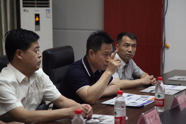業(yè)以才興，力以合強。